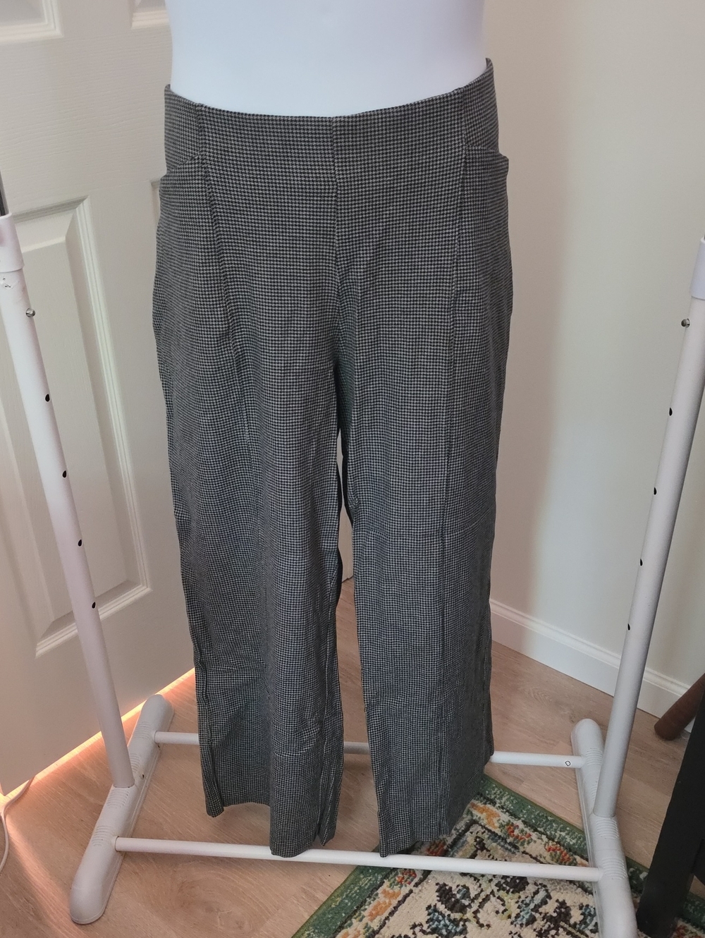 2X Old Navy Black & Gray Houndstooth High Rise Pixie Wide Leg Trouser
